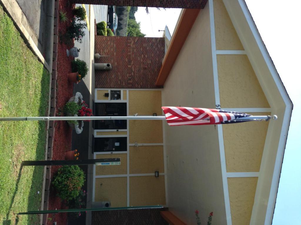 Super 8 By Wyndham Charlotte University Exterior foto