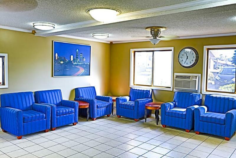 Super 8 By Wyndham Charlotte University Exterior foto